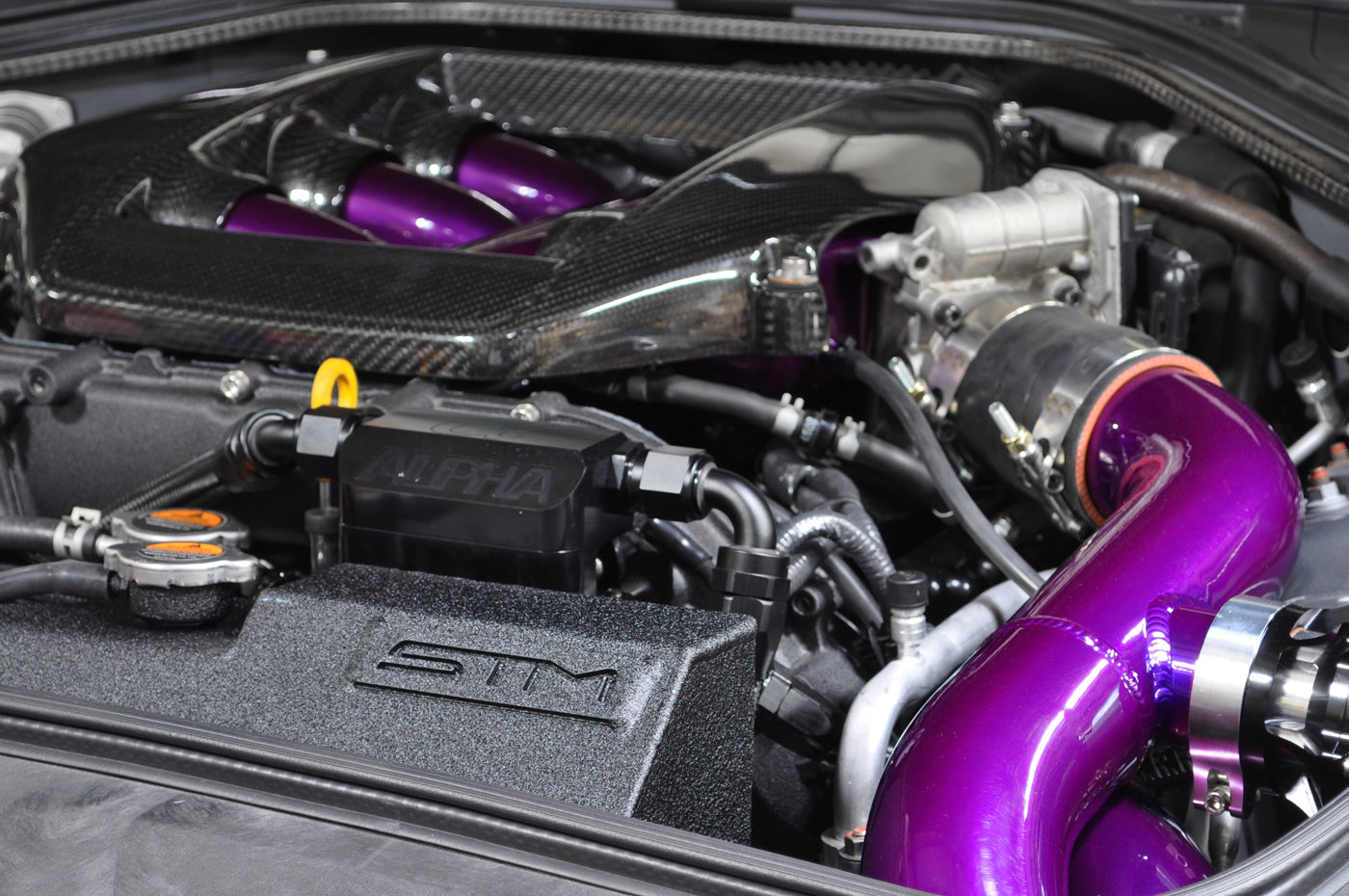 Seibon Carbon Fiber Engine Cover for R35 GTR (EC0910NSGTR)