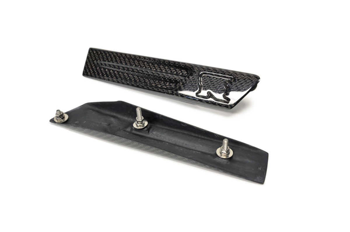 Seibon Gloss Carbon Fiber Fender Badges for R35 GTR (FDL0910NSGTR)