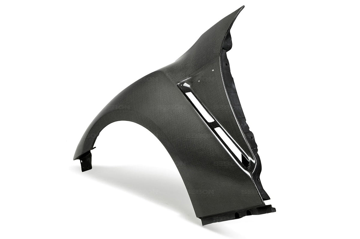 Seibon Gloss Carbon Fiber Fenders for R35 GTR (FF0910NSGTR-OE)