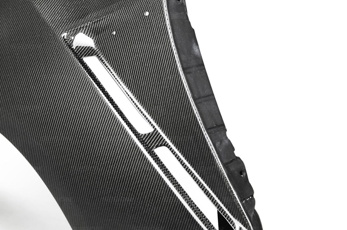 Seibon Gloss Carbon Fiber Fenders for R35 GTR (FF0910NSGTR-OE)