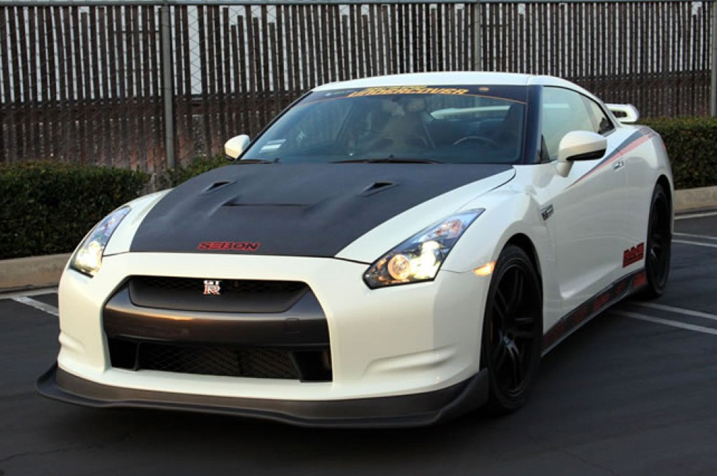 HD0910NSGTR-VSII-DRY Seibon VSII R35 GTR Dry Carbon Hood