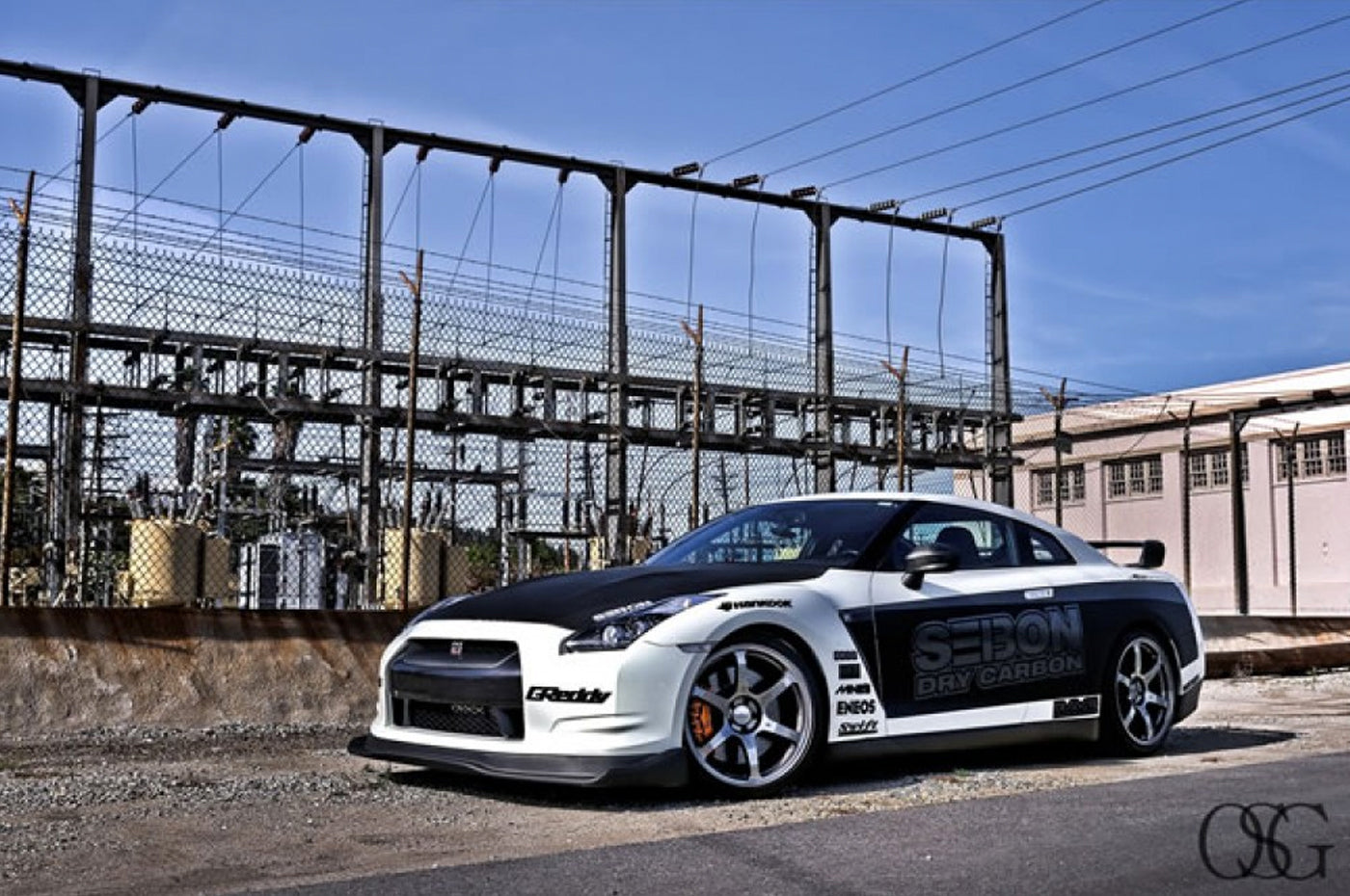 Seibon Carbon Fiber Side Skirts OEM Style for R35 GTR 2009-2016 (SS0910NSGTR-OE)
