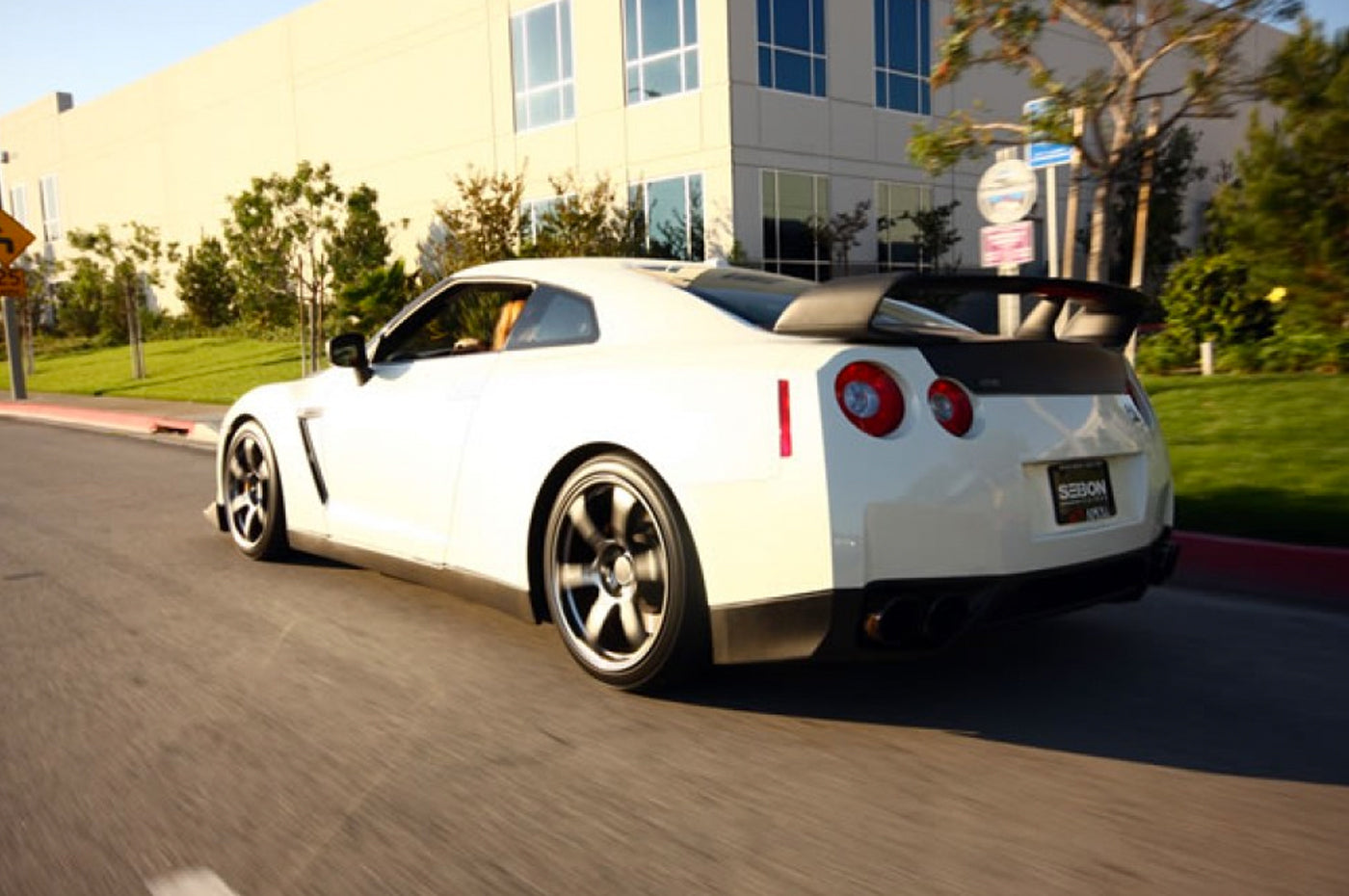 Seibon Carbon Fiber Side Skirts OEM Style for R35 GTR 2009-2016 (SS0910NSGTR-OE)