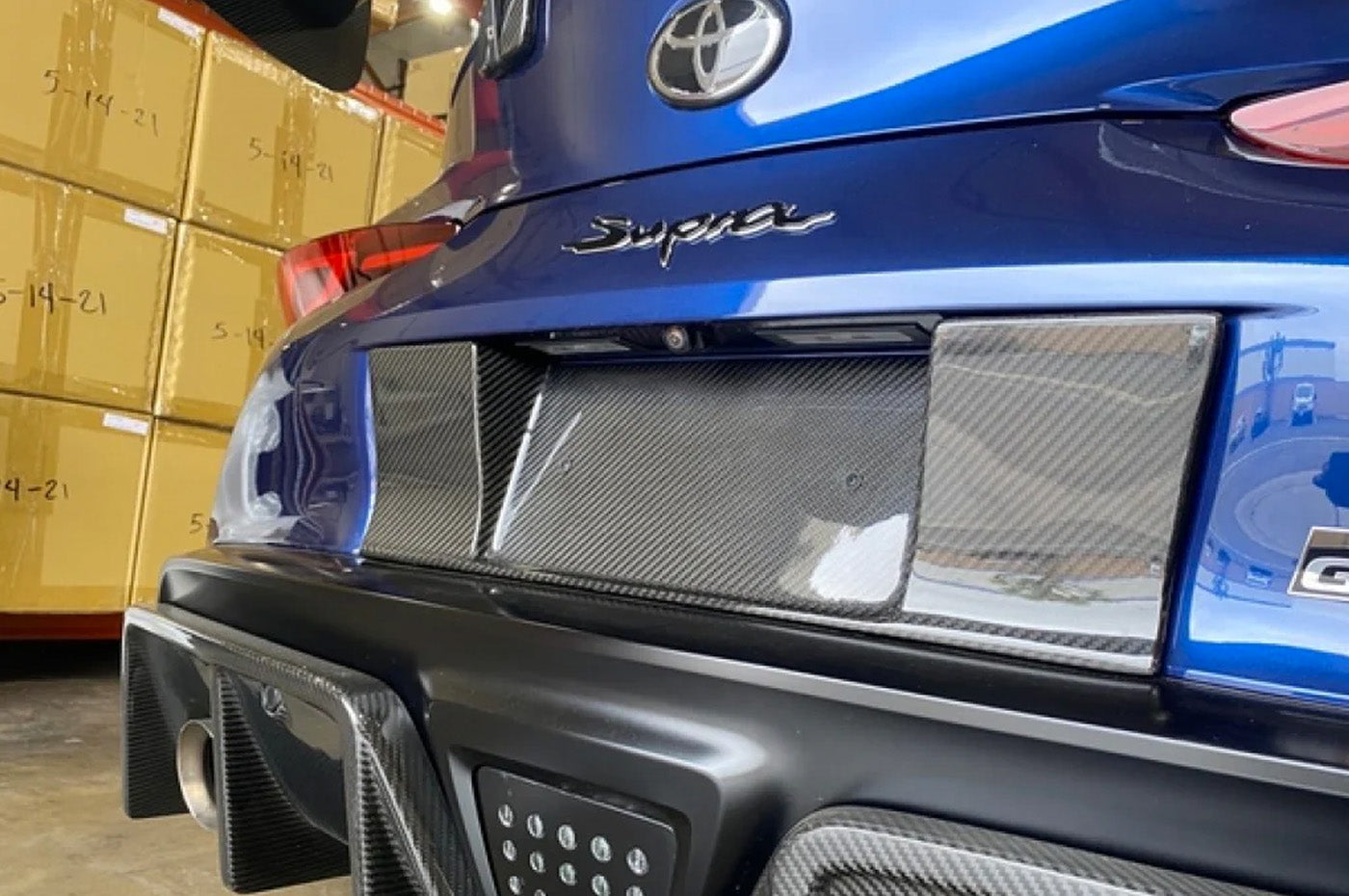 APR Carbon Fiber License Plate Backing for A90 MKV 2020+ Toyota Supra (CBX-SUPRALIC) installed