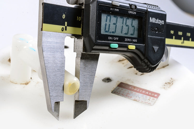 Measure the OD of the male fitting to determine the required SAE size.
