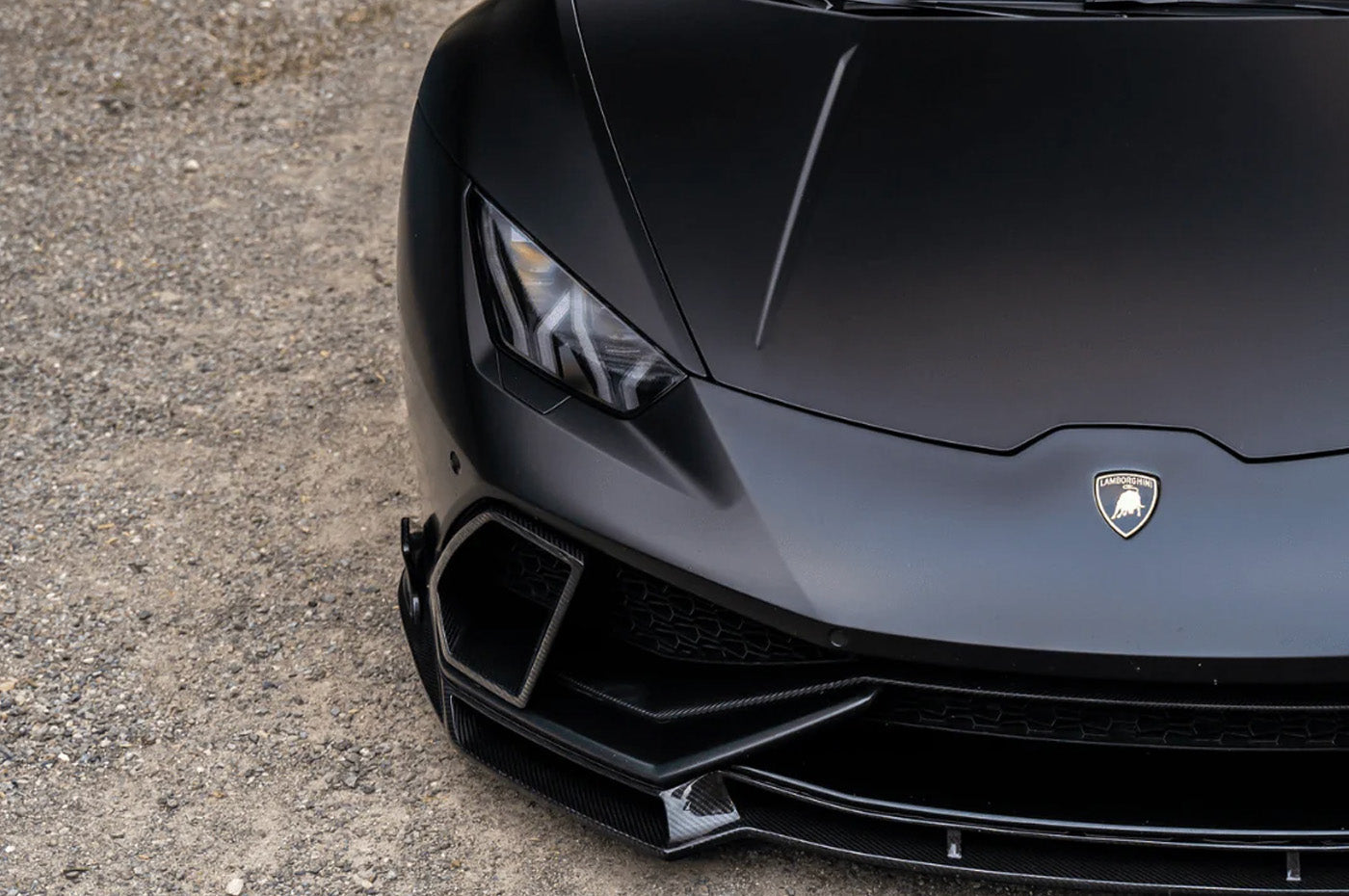 Vorsteiner Lamborghini Huracan Mondiale Edizione Carbon Aero Air Intake Bezels (0840LOV) installed on black Lamborghini Huracan LP610
