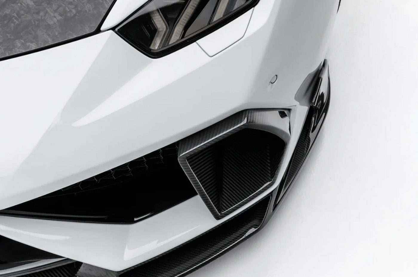 Vorsteiner Lamborghini Huracan Mondiale Edizione Carbon Aero Air Intake Bezels (0840LOV) installed on white Lamborghini Huracan LP610